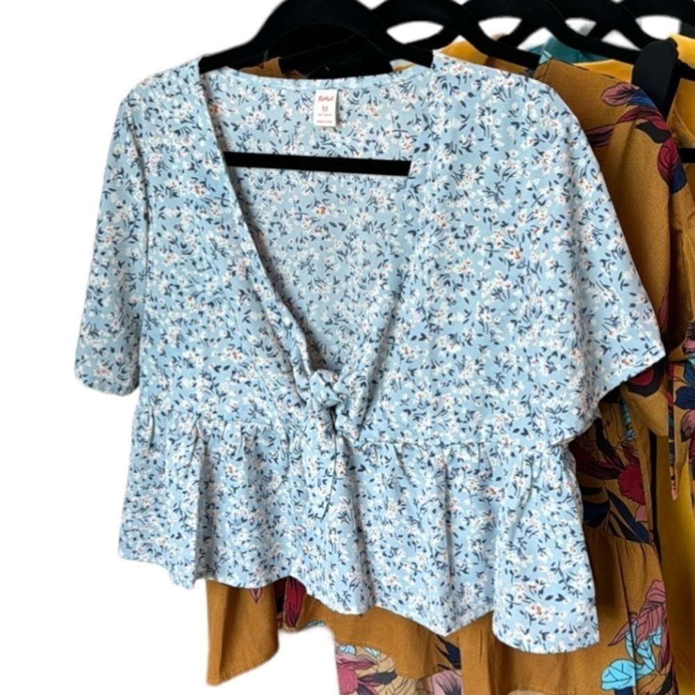 96. Floral knot peplum blouse Front Tie Crop Top blue Medium